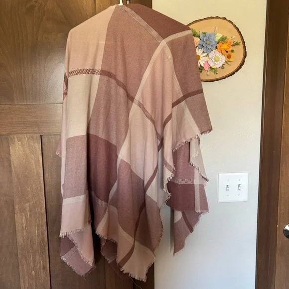 LC Lauren Conrad Blush Pink Plaid Blanket Shawl Wrap Winter - Picture 3 of 5